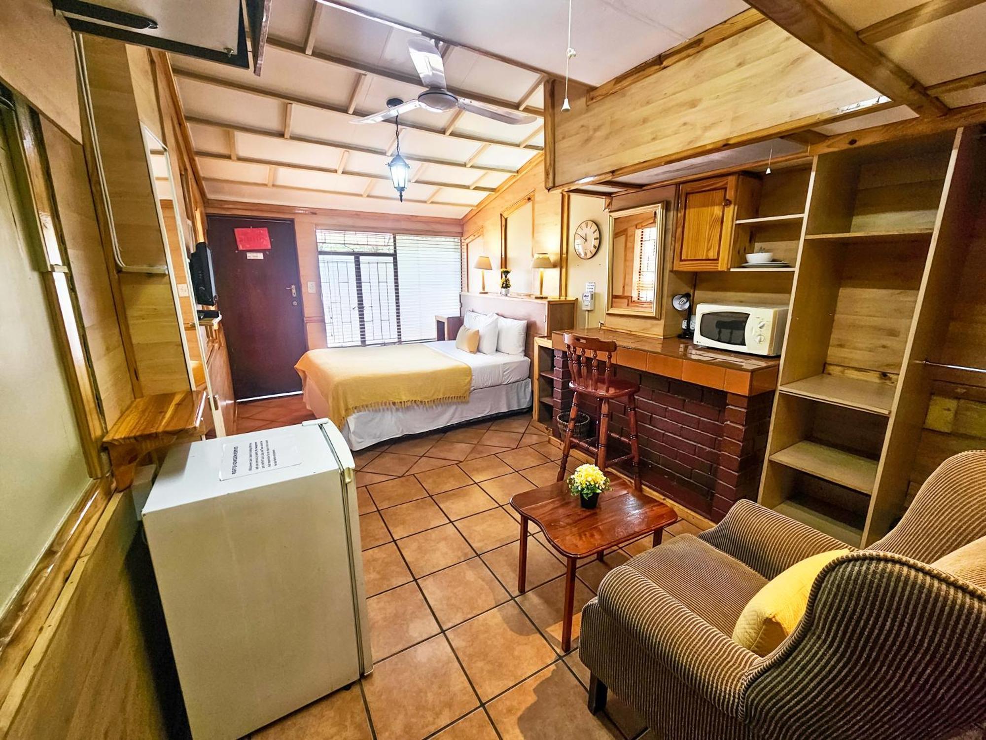 Tudor Lodge Guest House โจฮันเนสเบิร์ก ภายนอก รูปภาพ