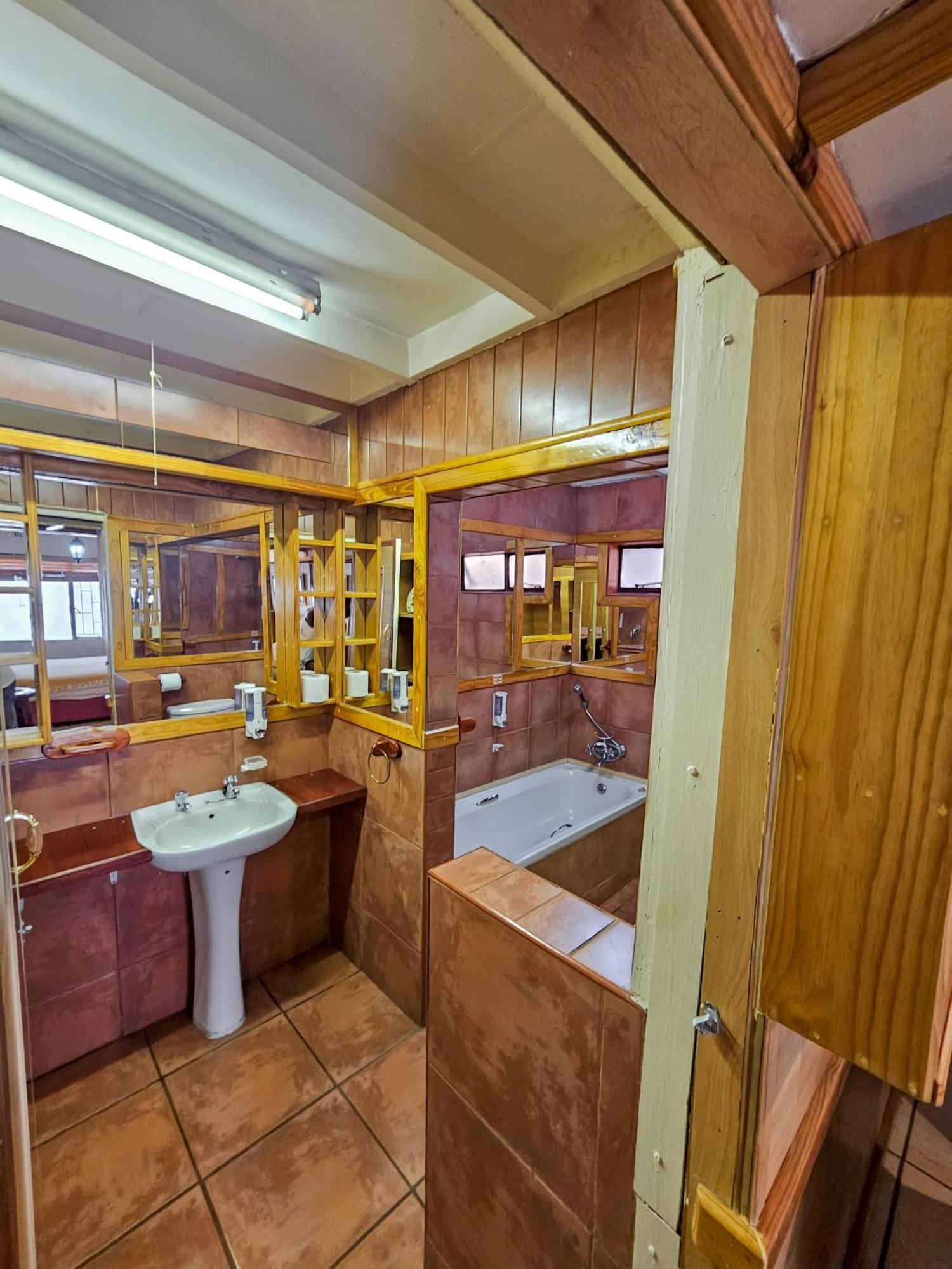 Tudor Lodge Guest House โจฮันเนสเบิร์ก ภายนอก รูปภาพ