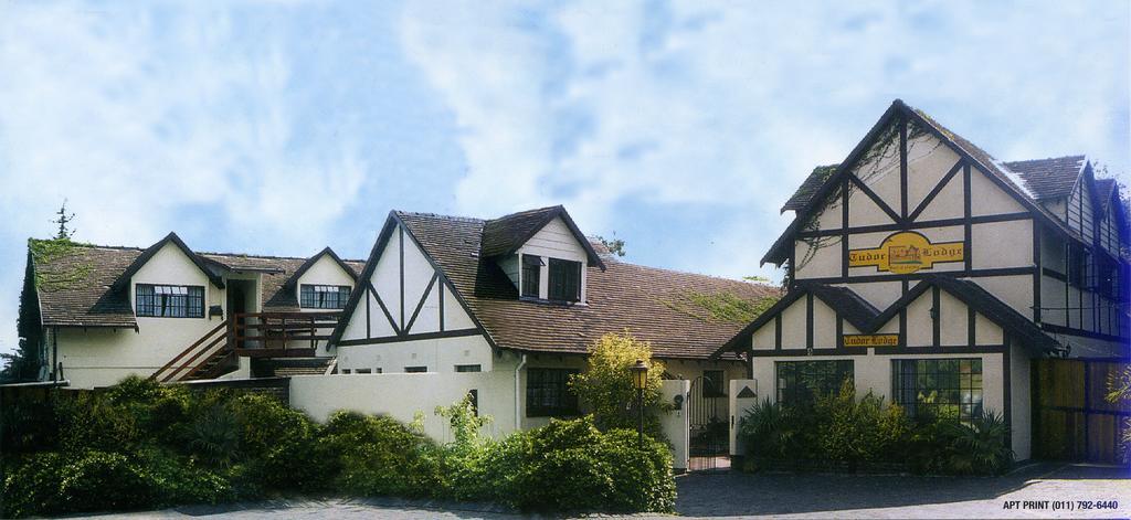 Tudor Lodge Guest House โจฮันเนสเบิร์ก ภายนอก รูปภาพ